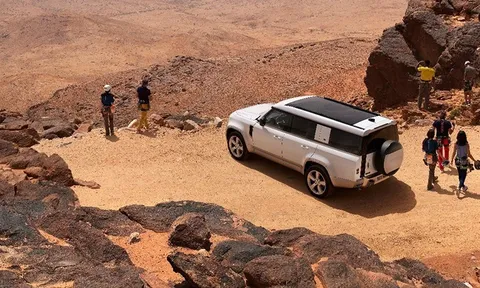 Mẫu xe Land Rover Defender 130 mới chính thức ra mắt thị trường
