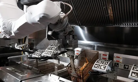 Cửa hàng bán đồ ăn nhanh ở Mỹ dùng đầu bếp chính là robot