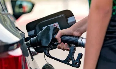 Giá xăng có thể tăng mạnh trong kỳ điều chỉnh ngày mai