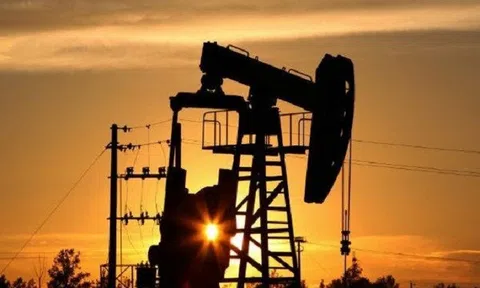 Giá dầu bật tăng phiên cuối tuần