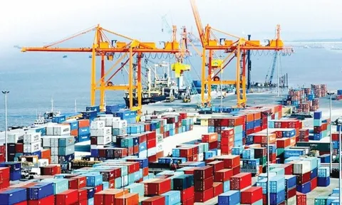 Tăng trưởng xuất khẩu của Việt Nam giảm xuống mức 4,8% so với 2021
