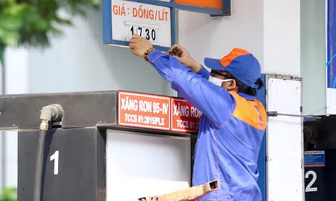Giá xăng giảm nhẹ sau 4 lần tăng liên tiếp