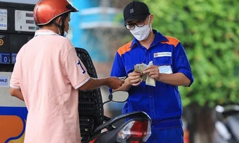 Giá xăng tăng mạnh ngày đầu năm 2023