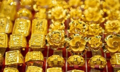Vàng thế giới và trong nước đồng loạt tăng mạnh