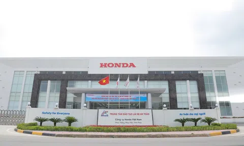 Honda Việt Nam trao tặng 620.000 mũ  bảo hiểm cho học sinh tiểu học