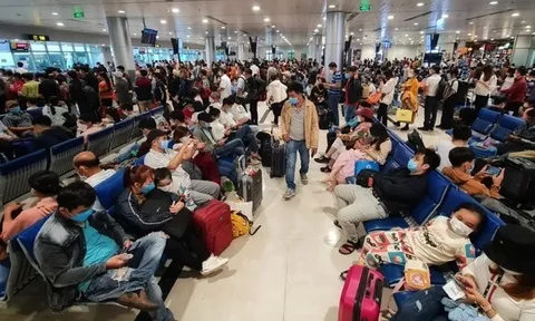 Mùng 4 tết, Sân bay Tân Sơn Nhất đón hơn 137.000 lượt hành khách