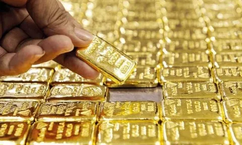 Giá vàng thế giới giảm, trong nước đi ngang