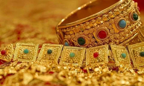 Giá vàng thế giới tăng mạnh, trong nước ổn định