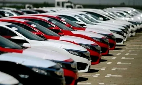 Nhập khẩu ôtô ảm đạm, thu ngân sách sụt giảm gần 1.300 tỷ đồng