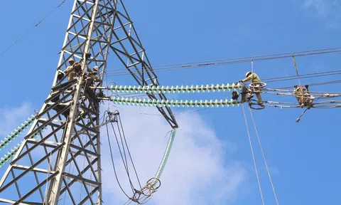 Bộ Công Thương yêu cầu gấp rút làm đường dây truyền tải điện ra Bắc