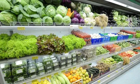 Rau xanh ở Tp.HCM tăng giá, thiếu hụt cục bộ vì mưa nhiều