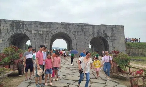 Xây dựng Thanh Hóa thành nơi du lịch trọng điểm của cả nước: Thành Nhà Hồ - giá trị du lịch văn hóa của xứ Thanh