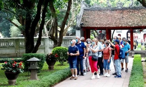 Hà Nội đón gần 17 triệu lượt du khách trong 8 tháng