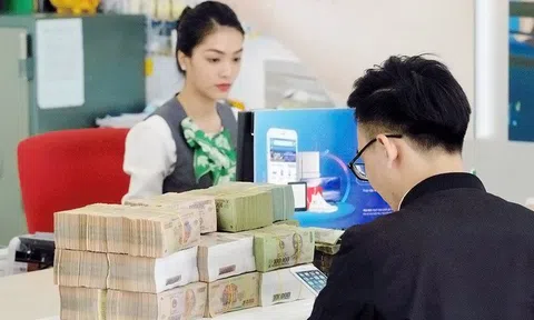 Gửi tiết kiệm ngân hàng kỳ hạn 12 tháng cao nhất chỉ còn 6,8%/năm