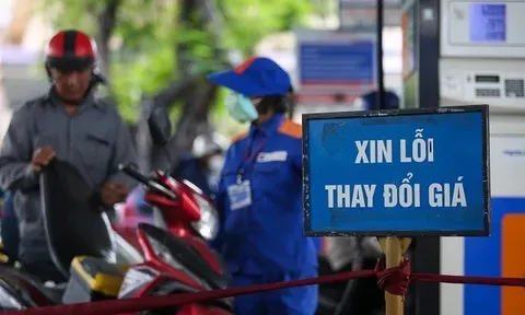 Giá xăng tăng gần 1.000 đồng/lít