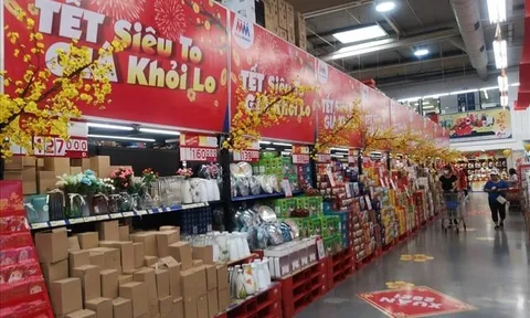Nhiều siêu thị Hà Nội mở cửa xuyên Tết