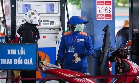 Giá xăng, dầu đồng loạt giảm gần 500 đồng/lít