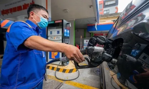 Giá xăng, dầu tăng giảm nhỏ giọt