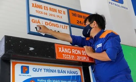 Giá xăng giảm nhẹ, dầu tăng hơn 600 đồng/lít